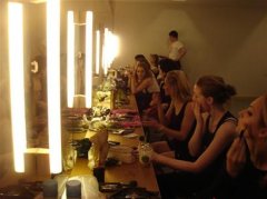 用此方法抓拍到多个精彩舞台瞬间；② 语言类节