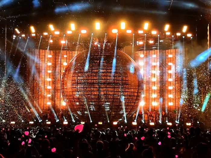 省内:江苏省委礼堂、南京文化艺术中心、常州亚细亚影城、江阴大剧院、扬州大剧院、淮安市行政中心礼堂