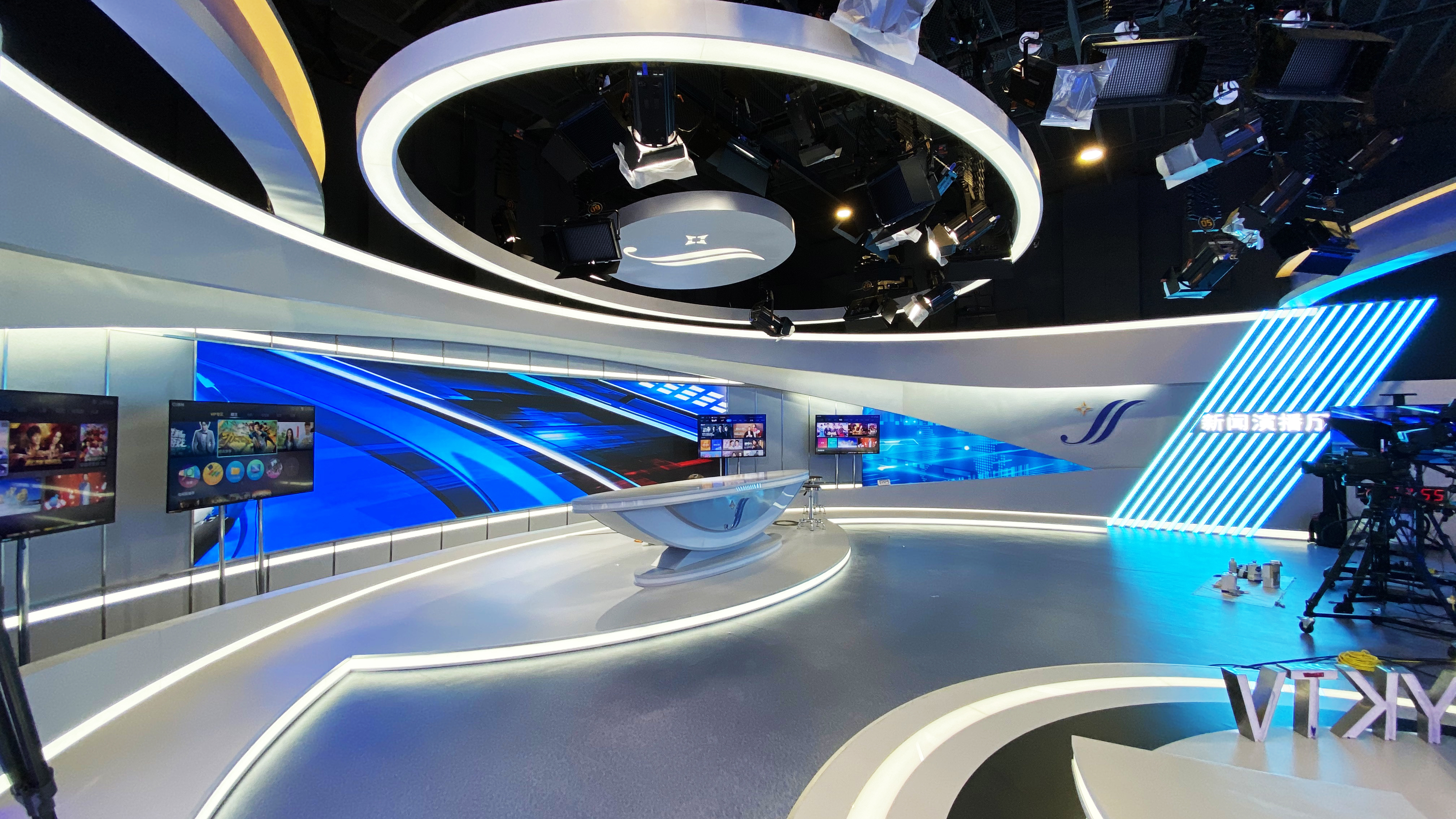 在足坛顶级名利场浸润三十载