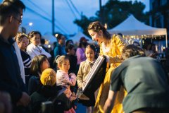 <b>”张冰望向窗外渐亮的霓虹灯牌</b>