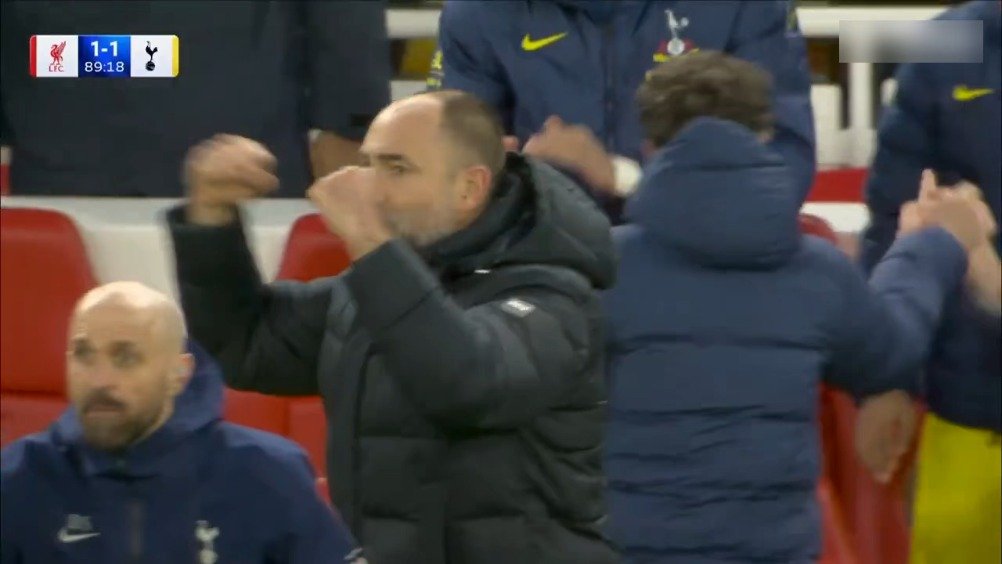 Szoboszlai任意球破门助球队取胜，曼联双线告捷，