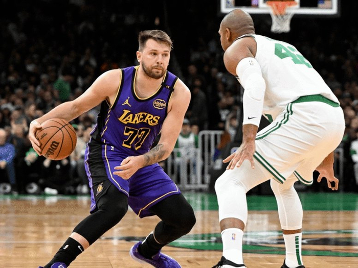 东契奇破79年纪录率湖人冲击季后赛