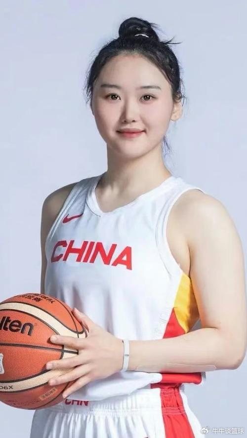 杨力维力压武桐桐登顶WCBA全明星票王，东莞女篮