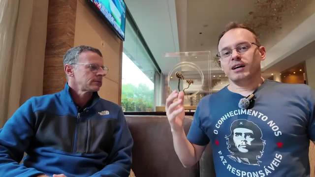 拉菲尼亚深夜救援行动震撼足坛 拯救生命超越赛