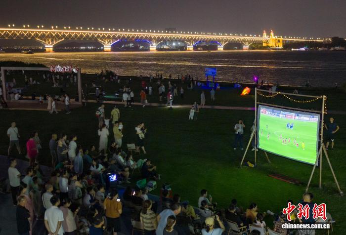 苏超+带动留宿经济与票根经济双引擎，释放城市